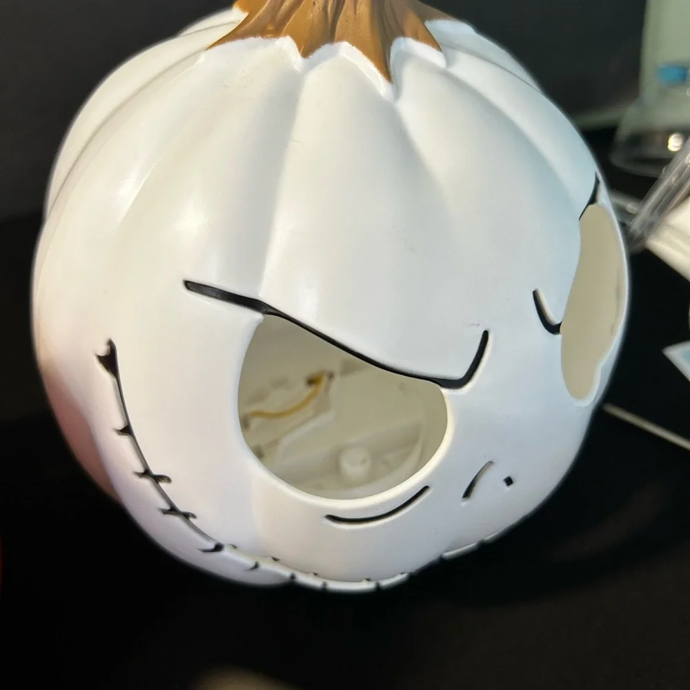 Disneys  light up “night before christmas”  jack/Sally pumpkin heads